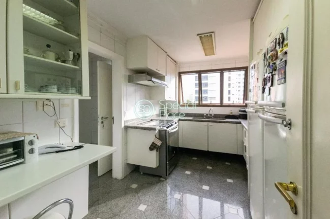 Imagem Lindo apartamento de alto padrão, com ambientes bem planejados, com uma excelente localização em ...