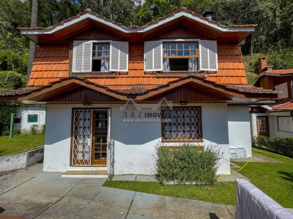 Imagem Casa à venda em Campos do Jordão - Com 97 m2, área gourmet e suíte