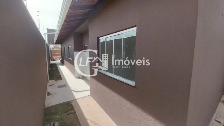 Imagem Casa Com Dois Quartos Mais uma Suite