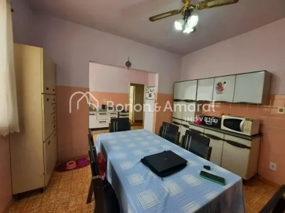Imagem Casa térrea com edícula e muito espaço! A casa principal possui 3 quartos, sendo 1 suíte, além ...