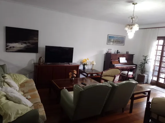 Imagem Casa Sobrado Mairiporã - 345M², 3 Dorms, 4 Vagas, Piscina, Churrasqueira, Varanda, Lareira, Banheiro.