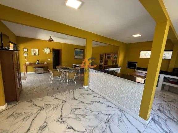 Imagem Ampla casa com 04 quartos sendo 02 suítes e área de lazer em Gravatá, Navegantes. Adriano Carpes Imóveis Vende