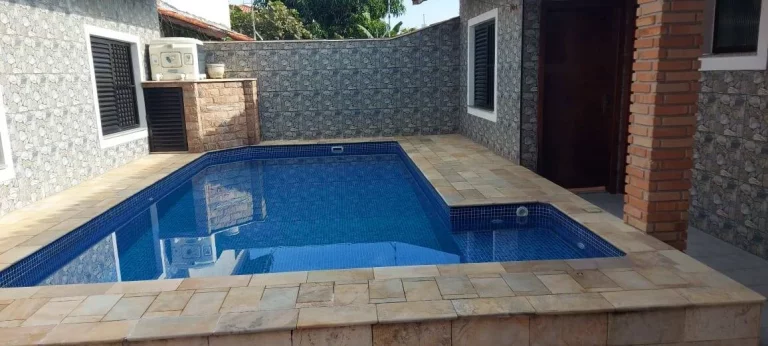 Imagem CASA COM PISCINA 3 DORM. OTIMO BAIRRO