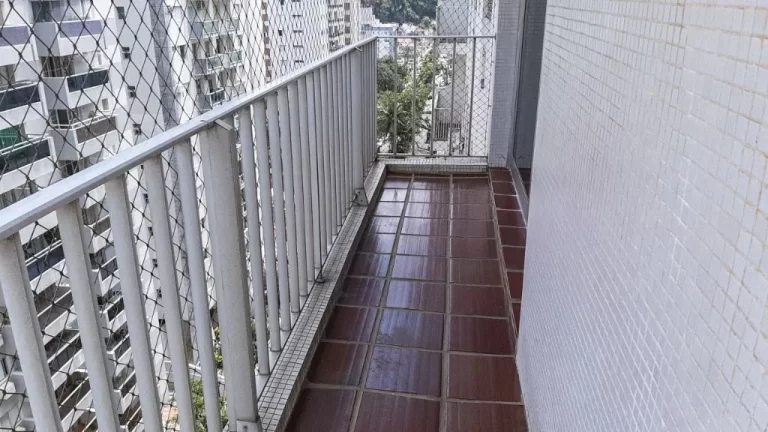 Imagem Pitangueiras - Vista para o mar - Uma quadra da praia - 01 vaga.