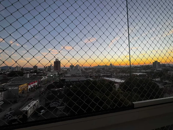 Imagem Apartamento mobiliado com 3 dormitórios sendo 1 suíte e 2 vagas no Bairro São João em Itajaí
