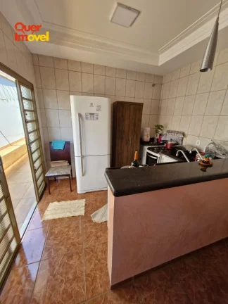 Imagem Imperdível: Casa à venda em Ribeirão Preto-SP, bairro Alto do Ipiranga. 3 quartos, 2 suítes, 3 salas, 4 banheiros, 3 vagas de garagem. 267,06 m².
