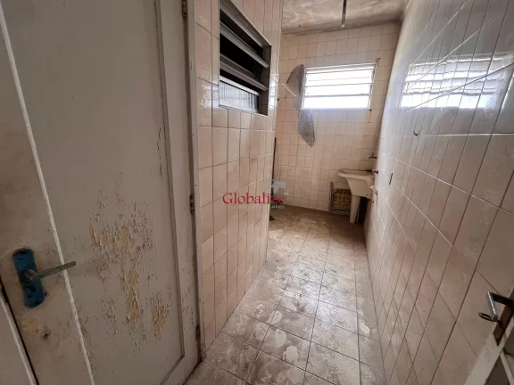 Imagem Oportunidade Para Reforma - Apartamento Vista Mar com 2 dormitórios e 1 vaga escriturada em prédio com portaria 24hrs e elevador por R$ 890.000,00
