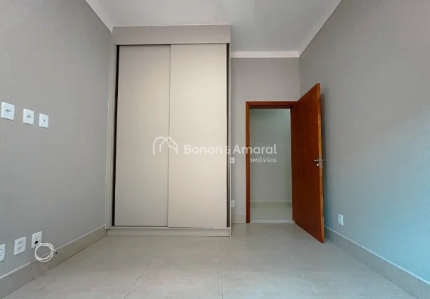 Imagem Maravilhosa casa térrea, acabamento de primeira, com 3 suítes todas com armários e ar condicionad...