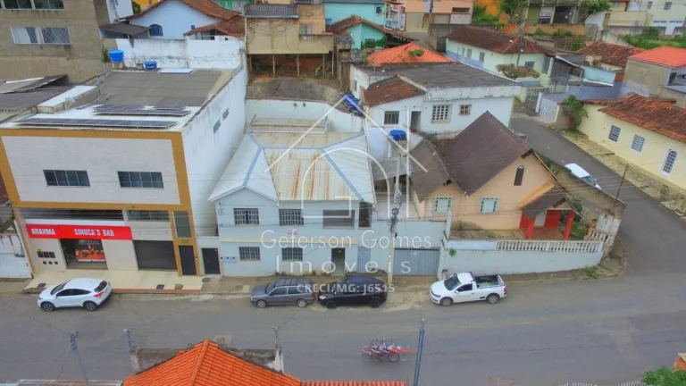 Imagem Casa à Venda - Com 2 pavimentos - Centro - Mantena - MG
