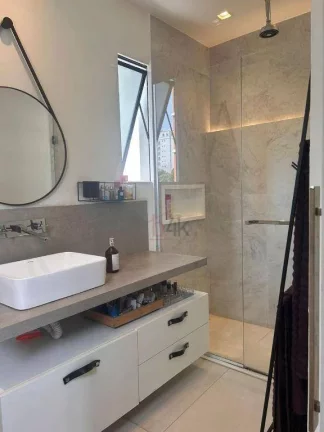 Imagem Elegante apartamento de 220m² com quatro dormitórios a venda no Campo Belo.