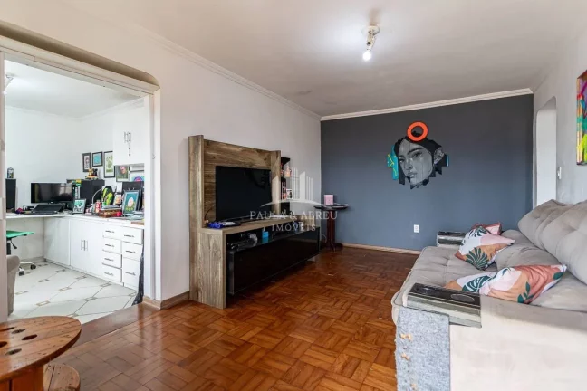 Imagem Excelente Assobradado de Esquina, 292m², 4 Quartos, 2 Suítes, 1 Vaga, Churrasqueira, Financia, está dividida em 2 casas, no Centro de Ribeirão Pires-SP