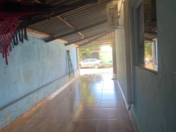 Imagem Casa com 3 dormitórios à venda por R$ 350.000,00 - Setor Buritys - Itumbiara/GO