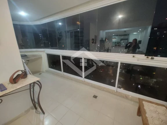 Imagem Apartamento com Varandão e 3 Quartos – Rua Queiroz Junior, 19