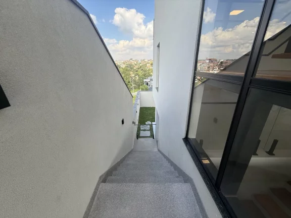 Imagem Casa à Venda, com 4 Vagas e Salão de Lazer