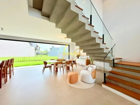 Imagem Sobrado com 04 suítes, 220m² mobiliado e decorado