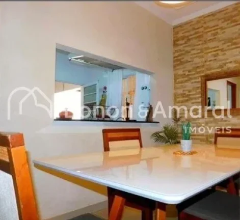 Imagem Com 266m² de área construída, este imóvel conta com uma série de características que vão te e...