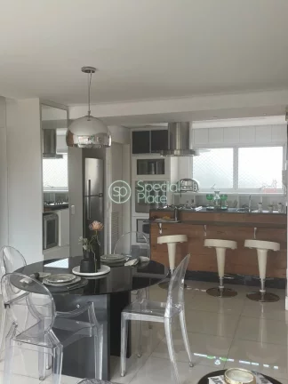 Imagem Apartamento mobiliado, bem espaçoso e iluminado, com janelas grandes, que recebem o sol da manhã. ...