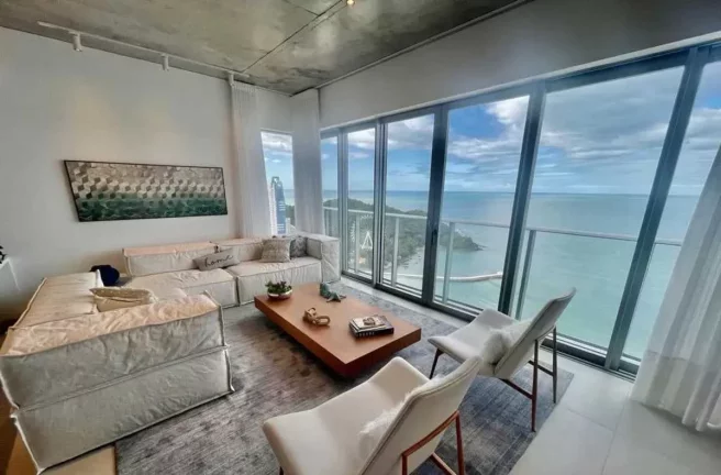 Imagem Apartamento frente mar mobiliado com 5 suítes e 4 vagas de garagem em Balneário Camboriú