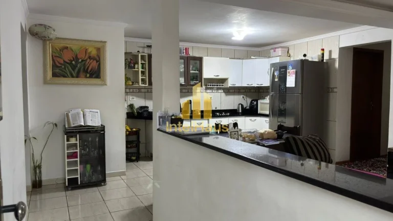 Imagem Excelente oportunidade para quem busca espaço ou potencial de renda com locação. Localizado na Ru...