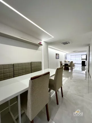 Imagem Apartamento com 4 dormitórios (2 suítes) 2 vagas de garagem na quadra do mar. Lazer na cobertura!
