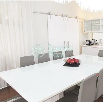 Imagem Casa impecável recém reformada em condomínio exclusivo ao lado da Chácara Flora. Sensação de e...