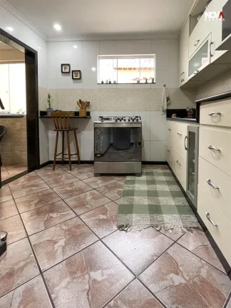 Imagem Se você procura uma residência que una o charme do estilo rústico com o conforto de uma infraestr...