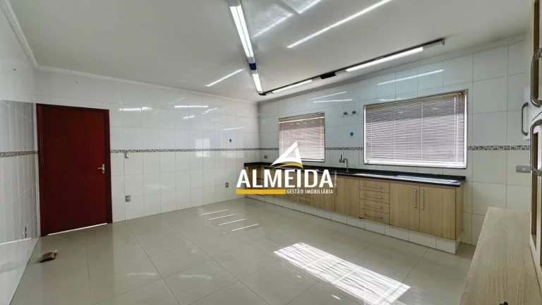 Imagem Casa com 3 dormitórios para alugar, 450 m² por R$ 3.825,00/mês - Vila Saibreiro - Rio Claro/SP