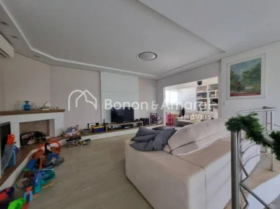 Imagem Linda e espaçosa casa com 308 m² de área construída. A residência possui 4 quartos (todos com a...
