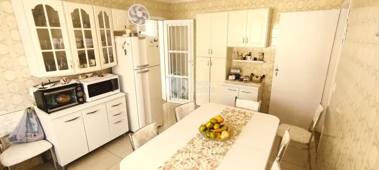 Imagem (SOBRADO + 1 CASA) COM 216M² COM 2 AMPLOS DORMITÓRIOS, ÁREA GOURMET E 3 VAGAS DE AUTO COM PORTÃO AUTOMÁTICO. LAUZANE PAULISTA, SÃO PAULO, SP