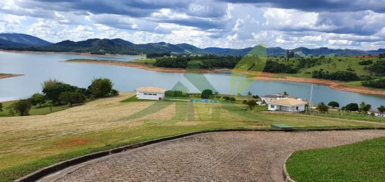 Imagem Mansão à Venda na Beira da Represa de Piracaia – Exclusividade e Sofisticaç