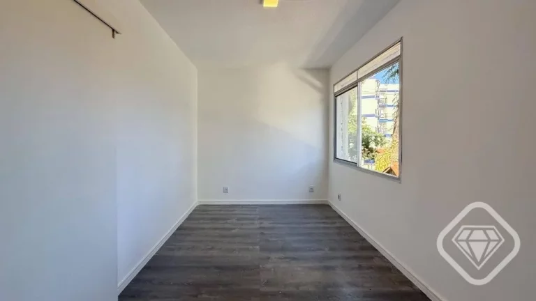 Imagem Apartamento reformado, 2 dormitórios, 2 banheiros, sacada e garagem escriturada, Bairro Tristeza.

...