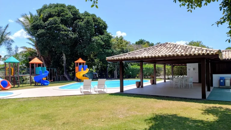 Imagem Casa Mobiliada em Condomínio com Piscina em Praia do Forte - Venda