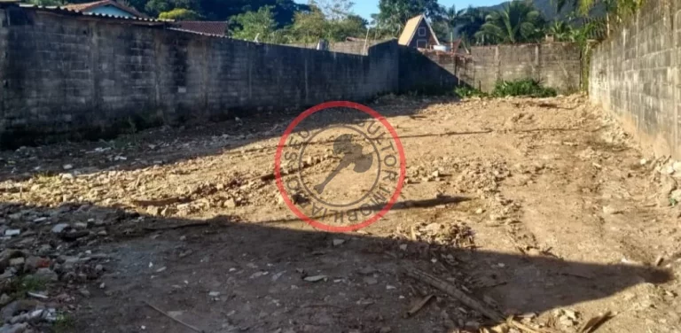 Imagem Terreno de 400 mt ,todo murado, 10x40 em rua asfaltada, perto de toda infra estrutura do bairro. Em Boissucanga.