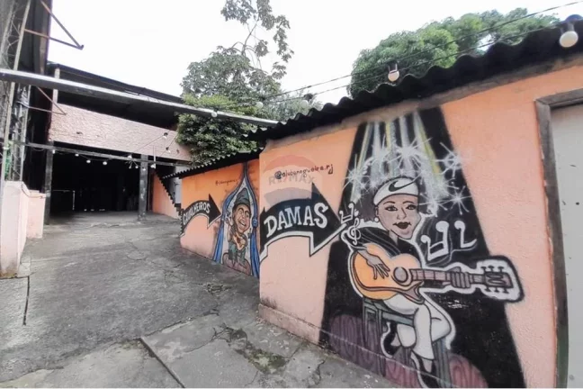 Imagem Galpão com 987 m² no bairro de Quintino no Rio de Janeiro
