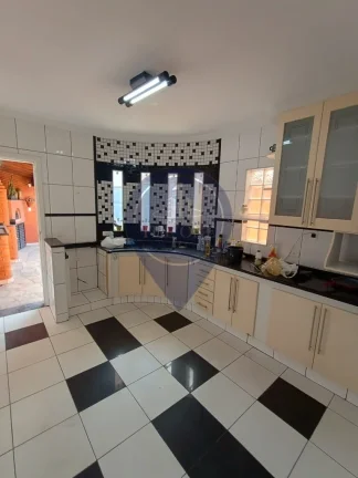 Imagem Casa à venda no Parque da Lapa, São Paulo-SP: 3 quartos, 3 suítes, 2 salas, 4 banheiros, 3 vagas, 135m²!