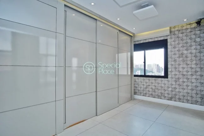 Imagem Excelente apto no Panamby - Área: 184,00m² - Amplo living com pé direito duplo ( persianas automa...