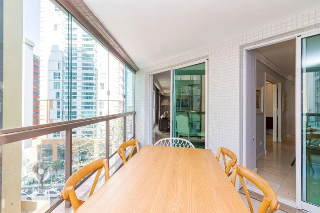 Imagem Estuda Permuta - Apartamento 4 quartos, 2 suítes, 297m2 e 2 vagas à venda no Água Verde