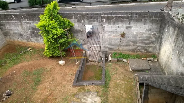 Imagem Casa Antiga com 80 m² com 2 Quarto, Sala, Cozinha, 1 Banheiro!