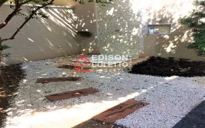 Imagem "Pronto para Morar" Casa de alto padrão à venda no Alphaville Campinas. Com um design moderno e bem iluminado