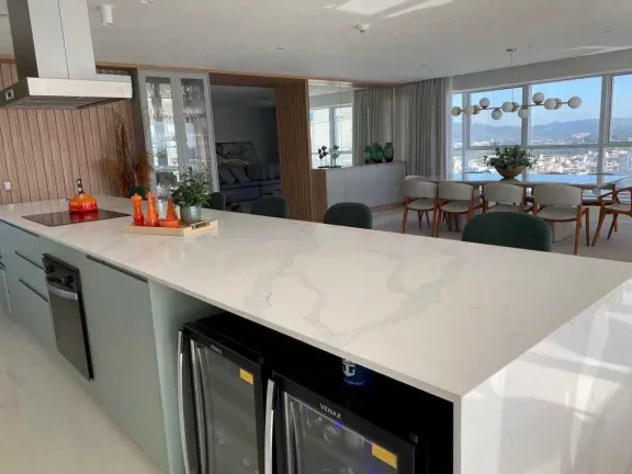 Imagem Apartamento com 4 suítes, 4 vagas de garagem no Centro de Balneário Camboriú