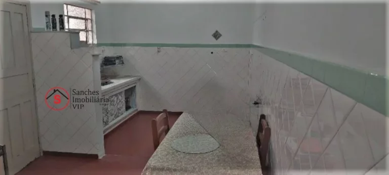 Imagem À venda, casa bem localizada com 1 dormitório, 2 vagas, ampla cozinha, sala e lavanderia, próximo a com?(C)rcios e transportes público