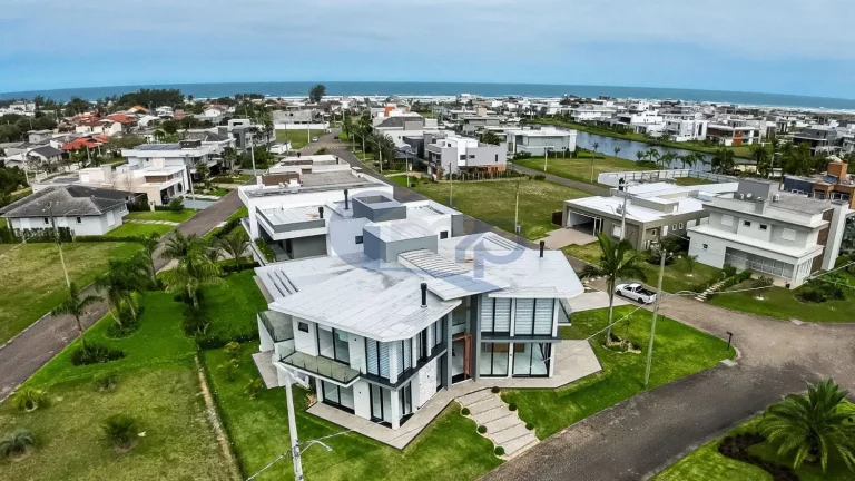 Imagem Casa á venda com 5 suítes na Itapeva em Torres/RS