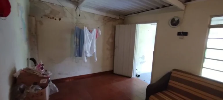 Imagem Casa Térrea com Terreno 10 x 30 Maravilhoso Para Construtor com Casa Antiga