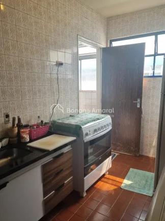 Imagem Com 2 quartos, sala, banheiro social, cozinha e área de serviço. Sem elevador (3º andar), 1 vaga ...