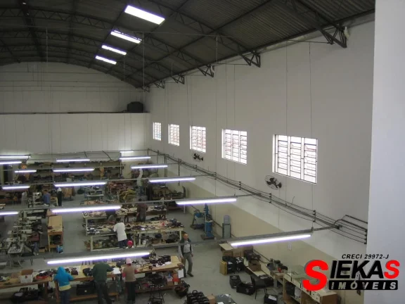 Imagem Galpão Comercial à Venda em São Paulo-SP, na Vila Esperança! 3 Salas, 6 Banheiros, 1.200m² de Área!