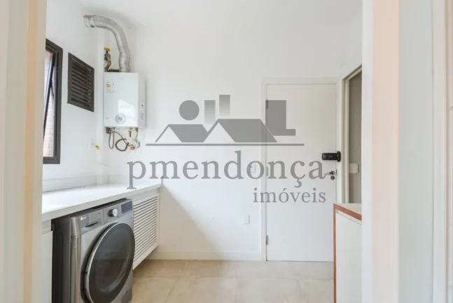 Imagem Apartamento reformado na rua monte Alegre com 3 suítes e 3 vagas, 177m²