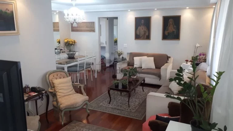 Apartamento bem espaçoso e repleto de armários. Living para 2 ambientes, lavabo, 3 dormitórios se...