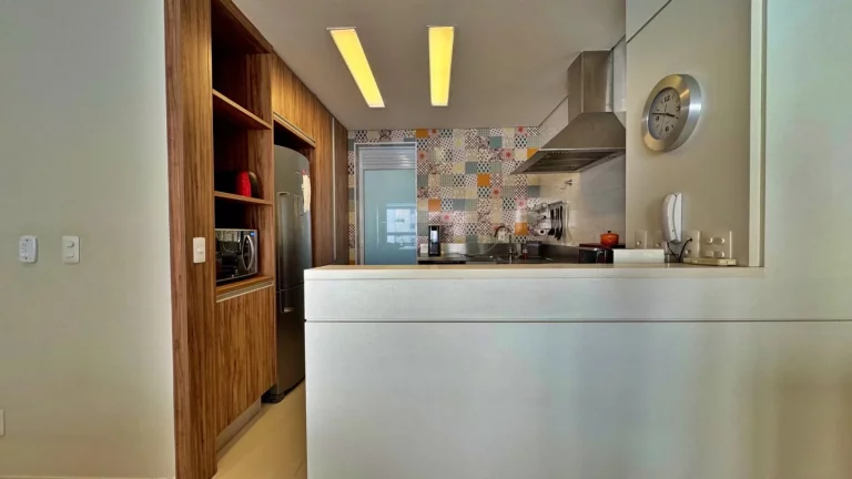 Imagem Apartamento pé na areia à venda na Riviera de São Lourenço Módulo 07: 3 quartos, 3 suítes, 3 salas, 3 vagas de garagem - 161,85m².