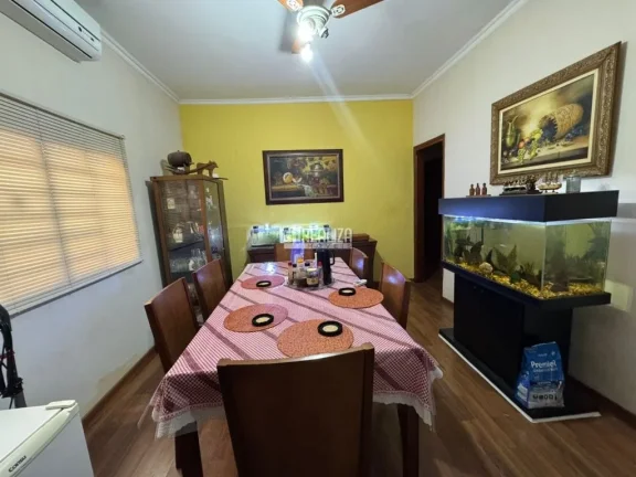 Imagem Casa à venda no Parque São Geraldo, Uberaba: piscina aquecida e varanda gourmet