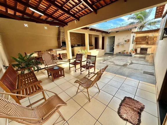Imagem Casa com 3 dormitórios à venda, 260 m² por R$ 670.000,00 - Setor Social - Itumbiara/GO